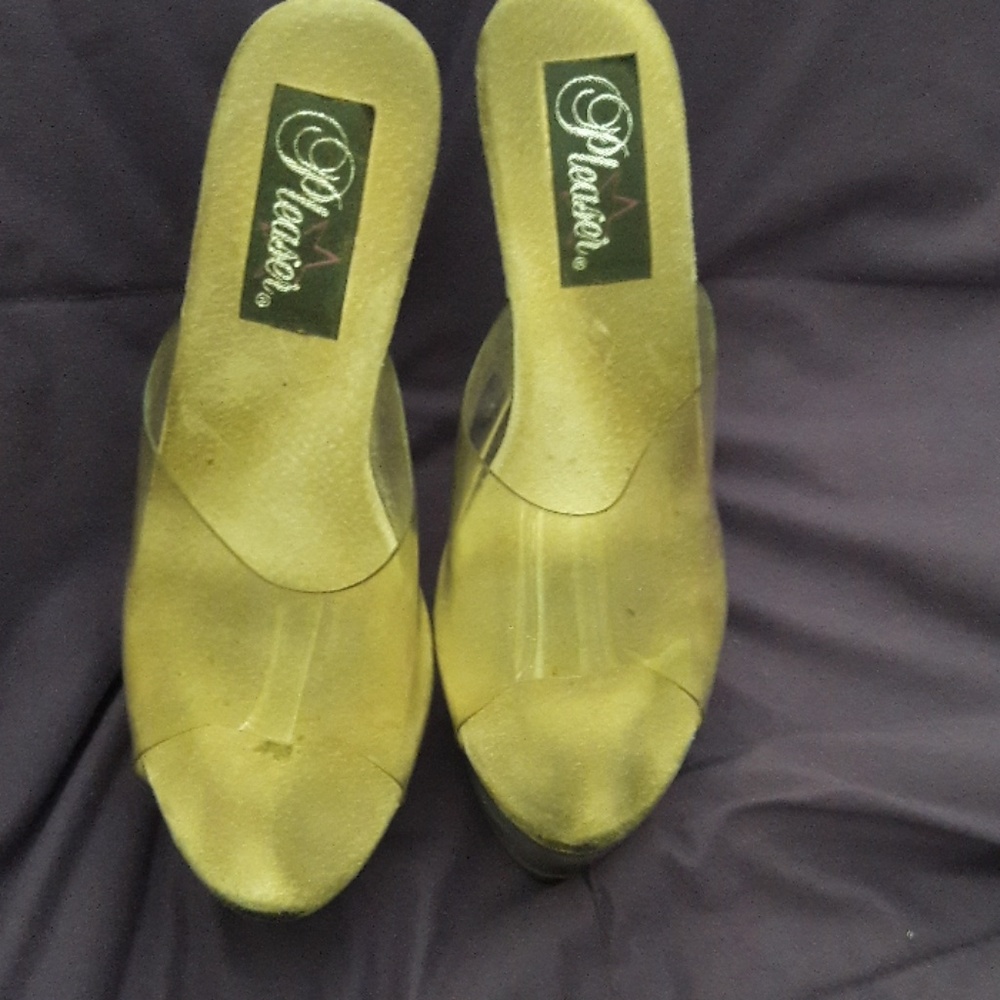 Shoes - Picture 2 of 3